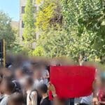 استمرار تجمع اعتراضی دانشجویان خواجه نصیر تهران علیه پولی‌سازی دانشگاه و سرکوب